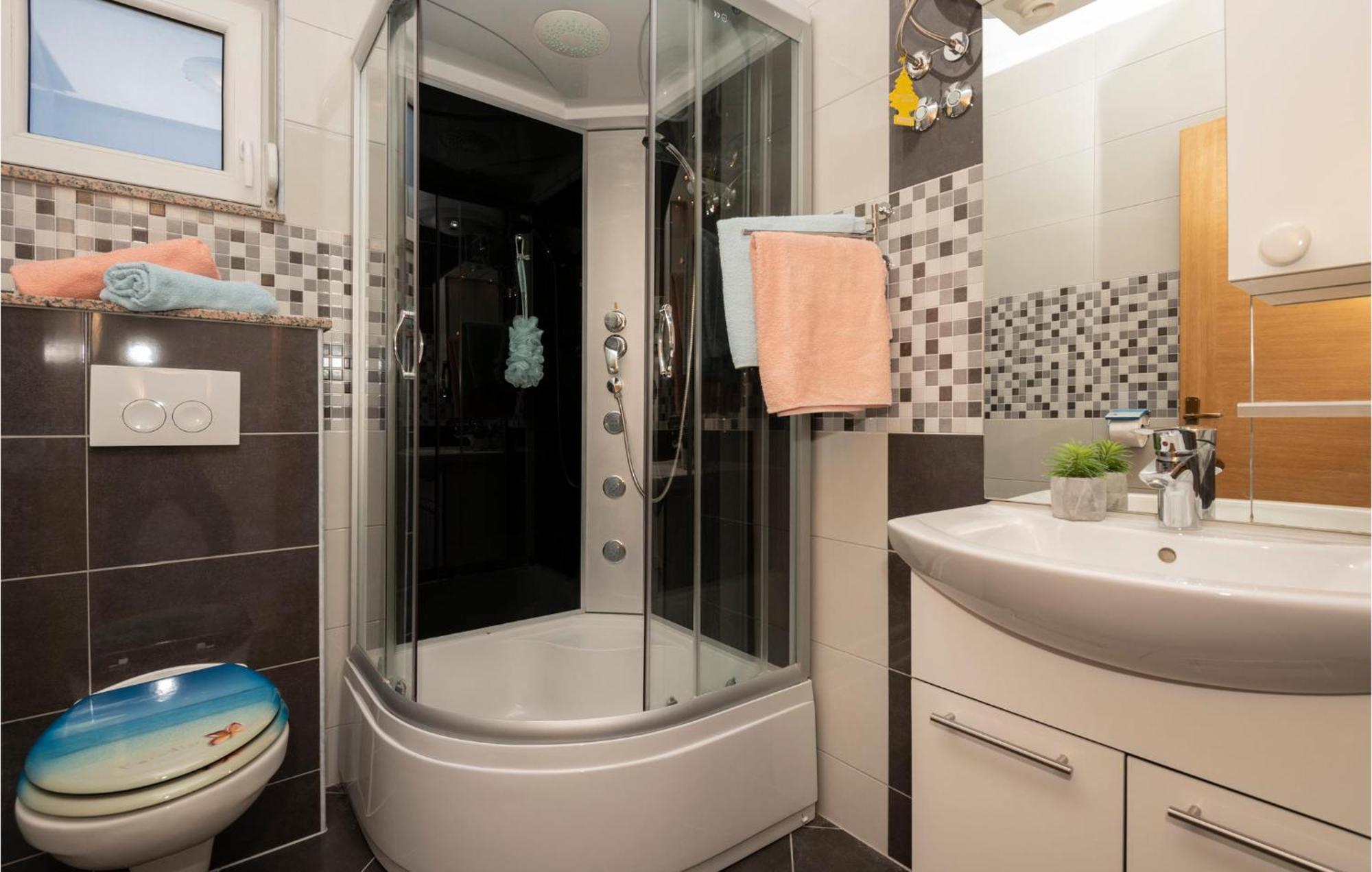 Stunning Apartment In Krvavica With Kitchen Dış mekan fotoğraf