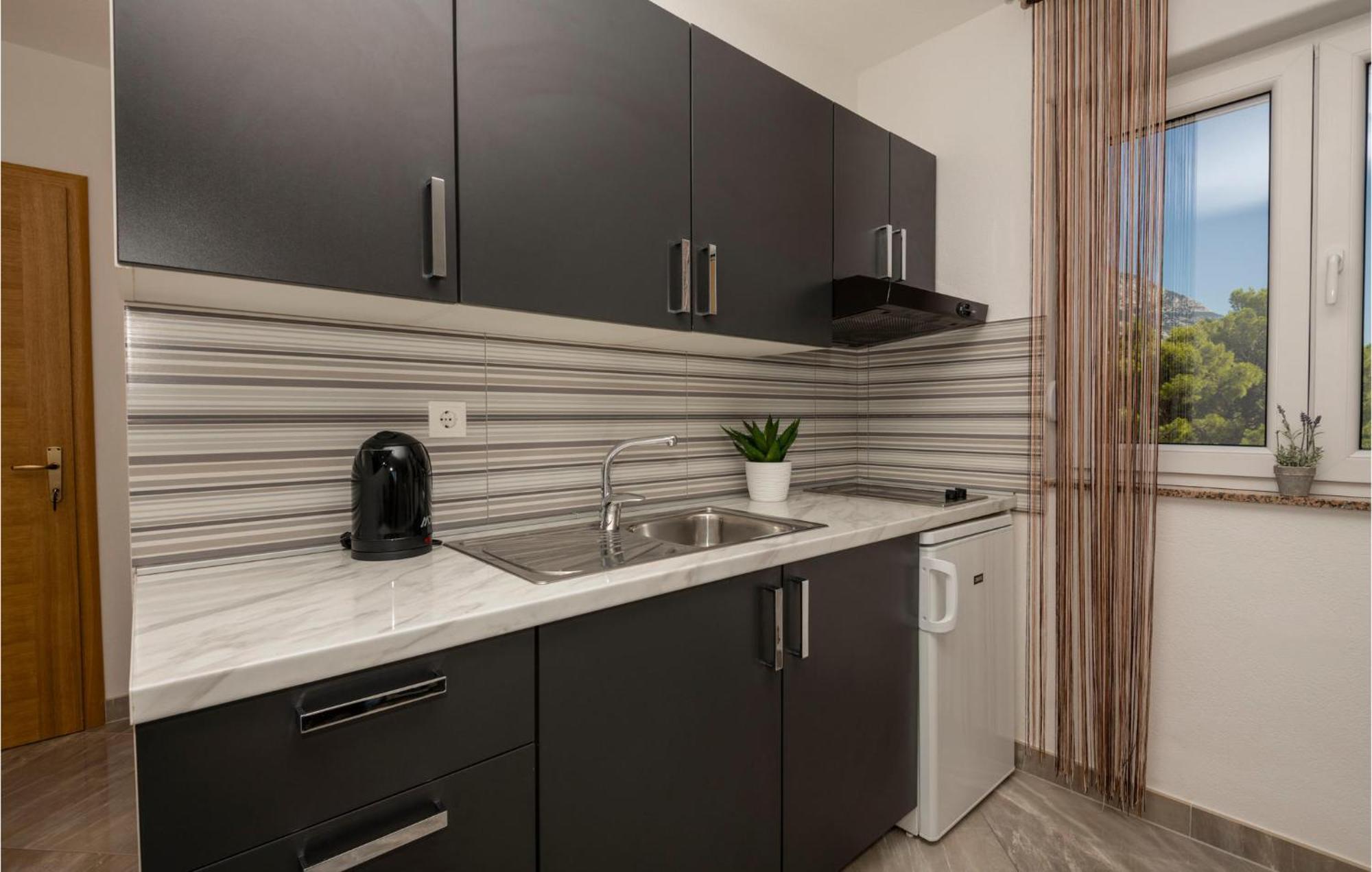 Stunning Apartment In Krvavica With Kitchen Dış mekan fotoğraf